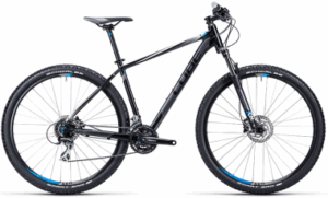 Cube Aim SL 2015 Mountainbike in Seitenansicht vor weißem Hintergrund.