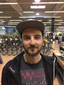 Tester Niklas Blumenstein aus der Lucky Bike Filiale Kassel.