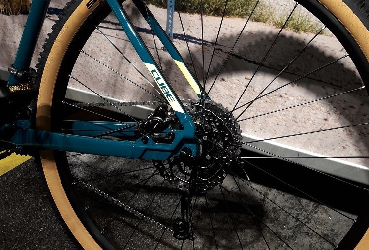 Nahaufnahme des Hinterrads am Cube Aim SL 2019 Mountainbike.