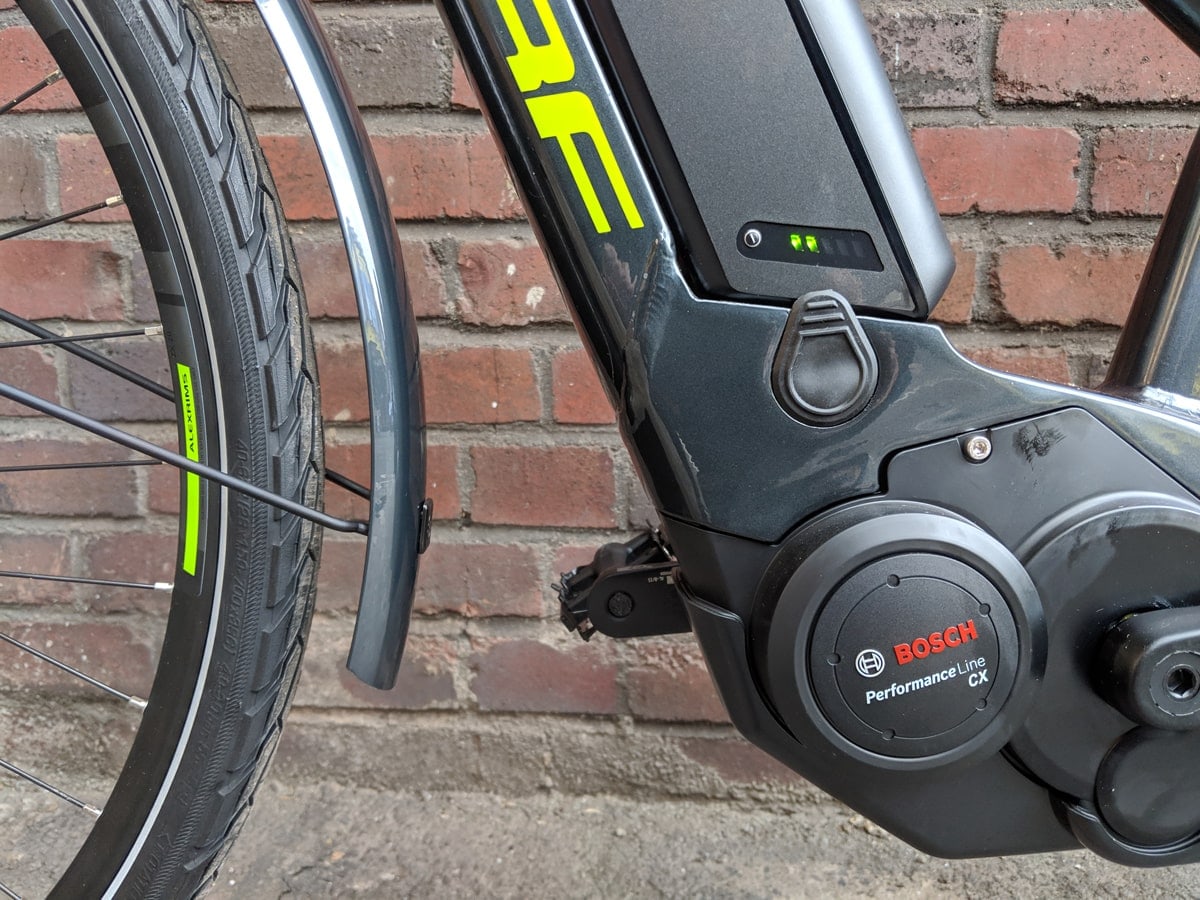 Nahaufnahme des Bosch Performance Line Motors am Cube Kathmandu Pro 500 E-Bike.