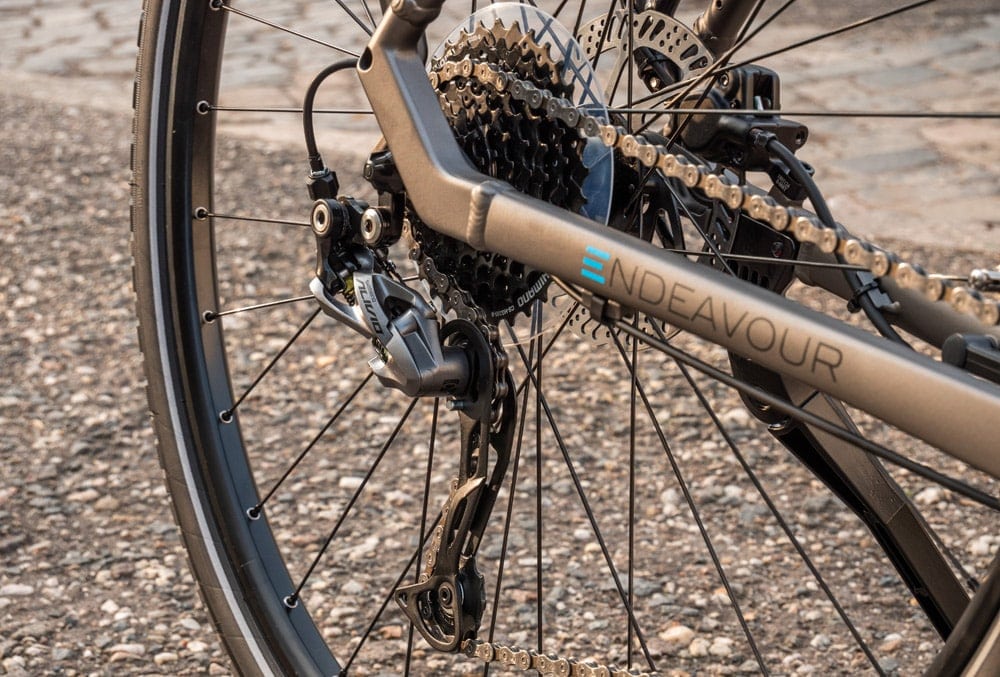 Nahaufnahme des Shimano Schaltwerks mit Kassette und Kette am Kalkhoff Endeavour E-Pro 2019 E-Bike.