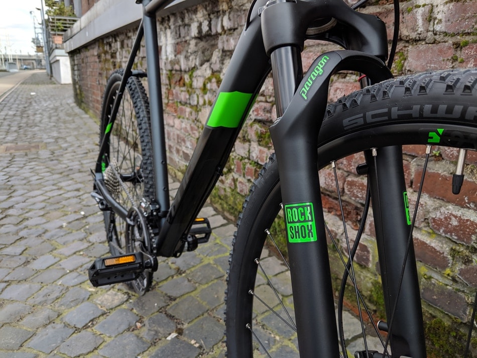 Nahaufnahme der RockShox Federgabel am Cube Cross Pro 2019 Crossbike.