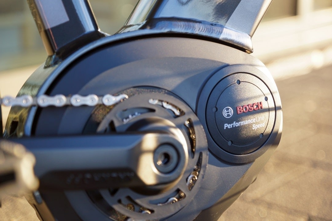 Nahaufnahme des Bosch Performance Line Speed Motors am Kalkhoff Endeavour 5.B Move 45 E-Bike.