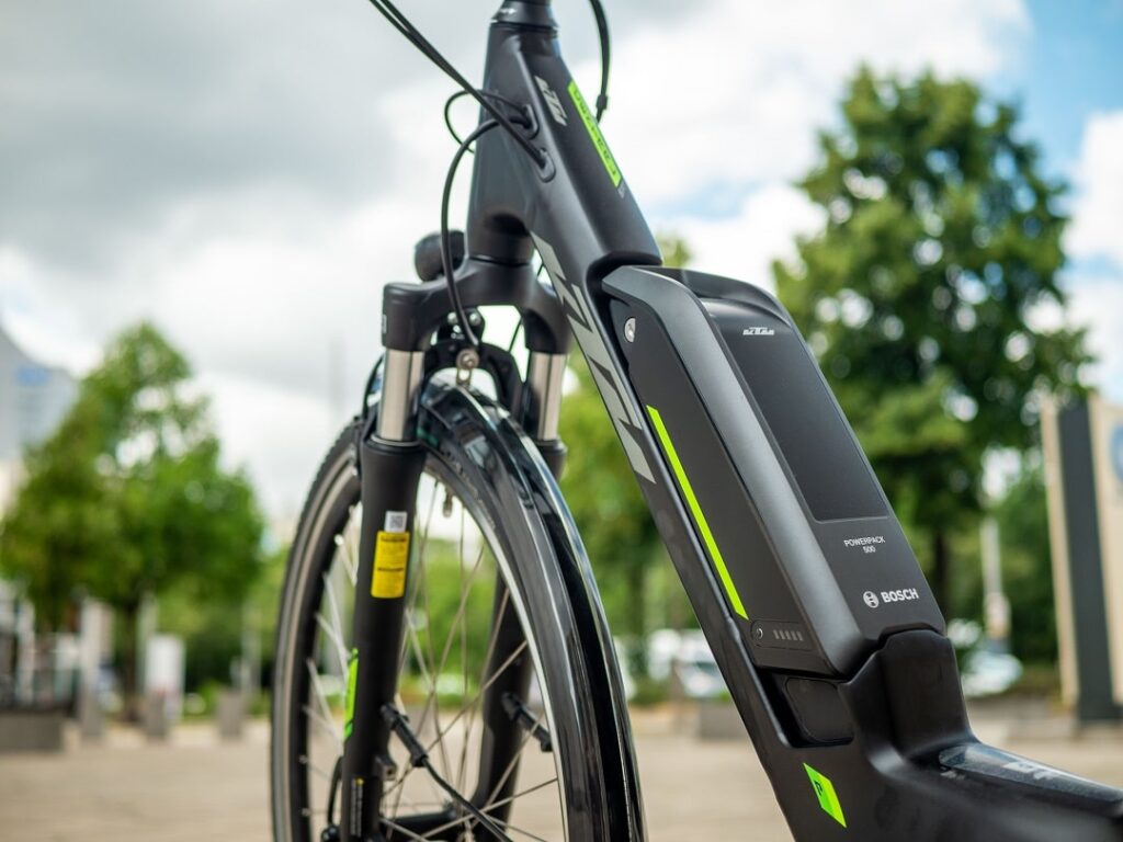 Nahaufnahme des Bosch Powerpack Akkus am KTM Macina Central 5 RT 2020 E-Bike.