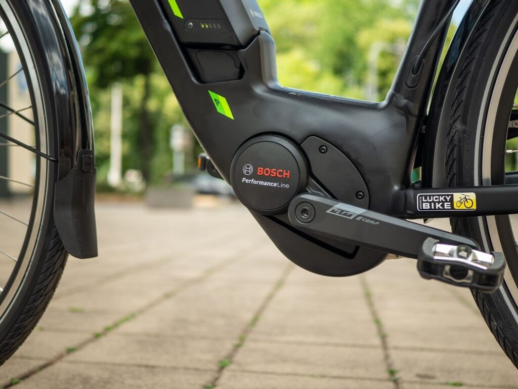 Nahaufnahme der Rücktrittbremse am Hinterrad des KTM Macina Central 5 RT 2020 E-Bikes.