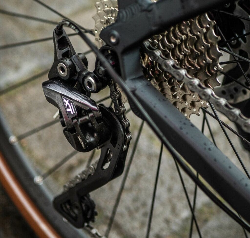 Nahaufnahme der Shimano XT Schaltung mit Kassette und Kette am Cube Kathmandu Pro 2021 Trekkingrad.