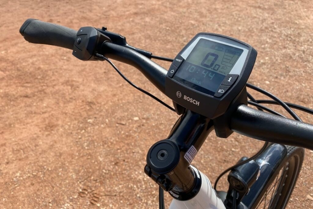 Nahaufnahme des Cockpits am Diamant Zing E-Bike mit Lenker, Display und Bedienelementen.