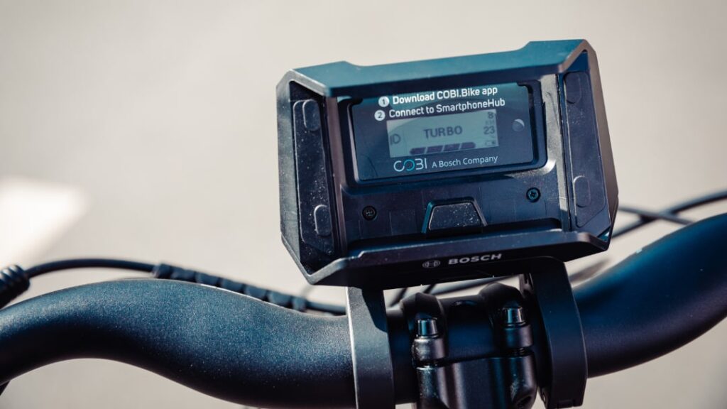 Cockpit des 2R Manufaktur ELX 10 E-Trekkingbikes mit Display, Lenker und Bedienelementen.