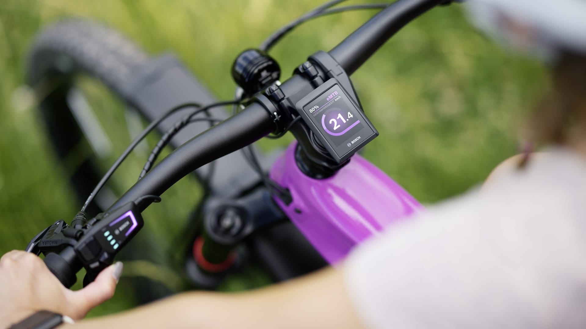 Nahaufnahme Fahrradlenker mit Bosch Display Kiox 300