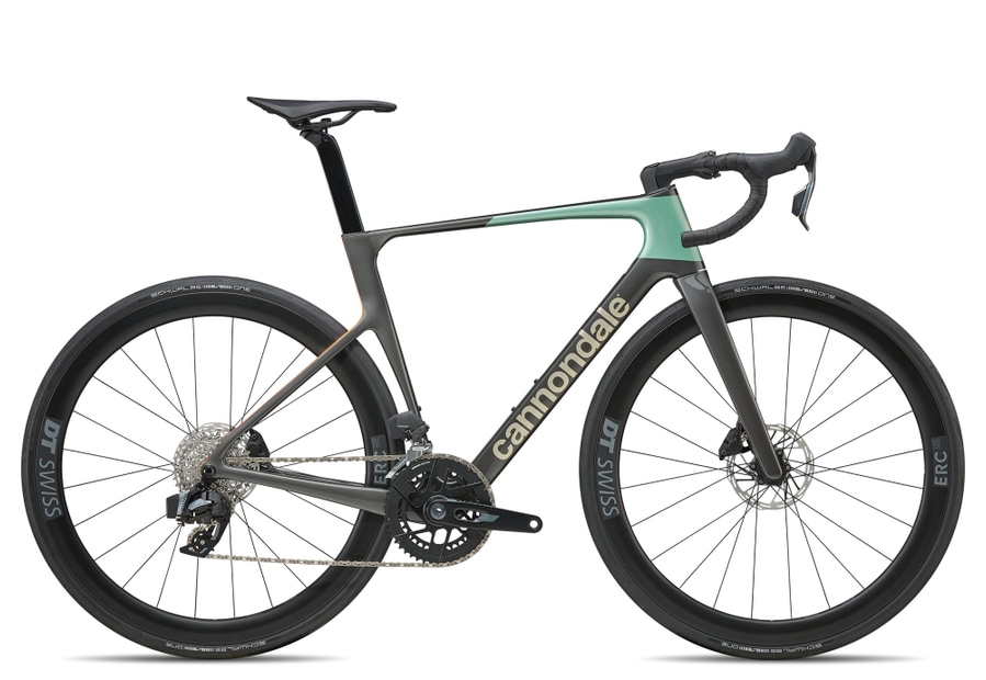 Gesamtansicht Seitenansicht des Cannondale SuperSix EVO 4 2026 Straßenrennrades mit Carbon-Rahmen