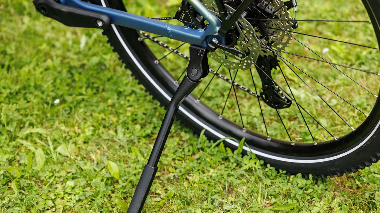 Cube Aim Modelle Neuheiten 2027 im Vergleich AIM SLX FE Detailbild Straßenausstattung Ständer Hinterrad
