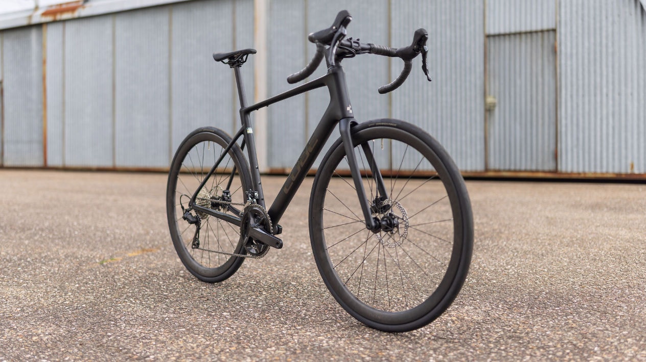 Cube Attain Neuheiten Modelle 2027 im Vergleich C:62 Race carbon´n´coalchrome Gesamtansicht