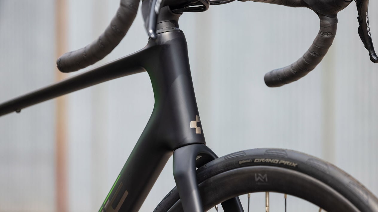 Cube Attain Neuheiten Modelle 2027 im Vergleich C:62 Race carbon´n´coalchrome Detailbild Gabel