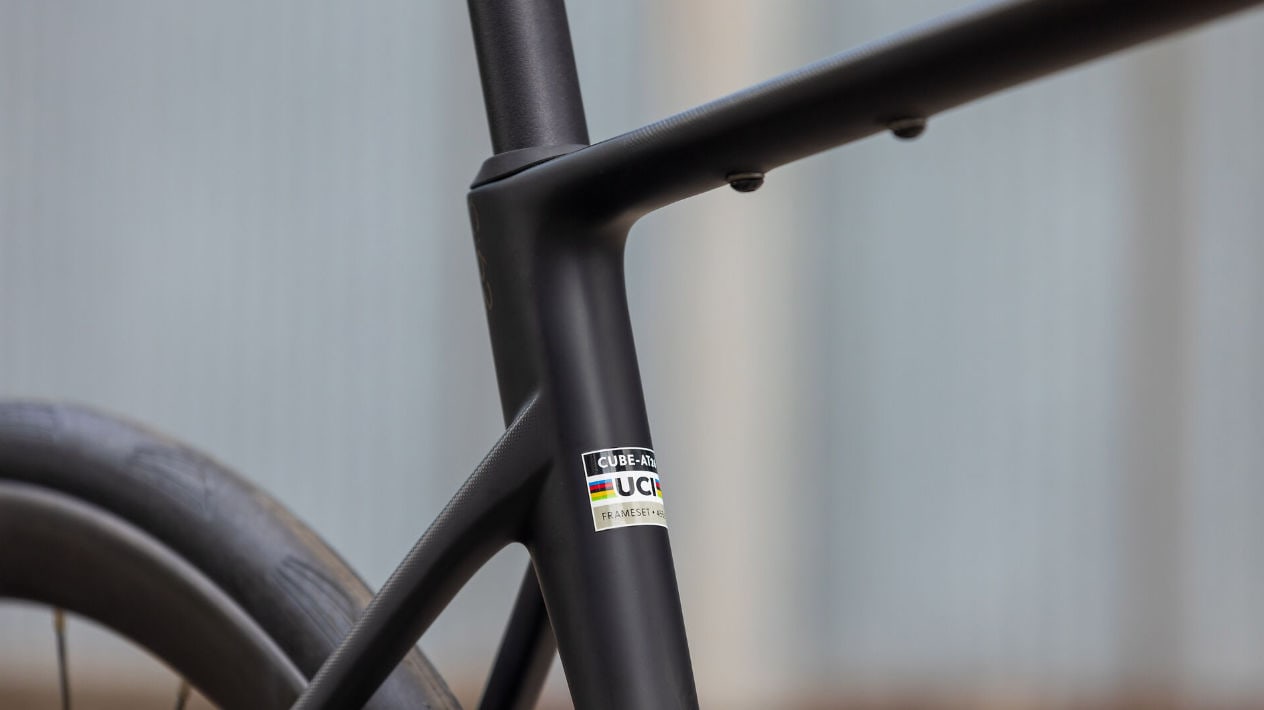 Cube Attain Neuheiten Modelle 2027 im Vergleich C:62 Race carbon´n´coalchrome Detailbild Rahmen Hinterrad
