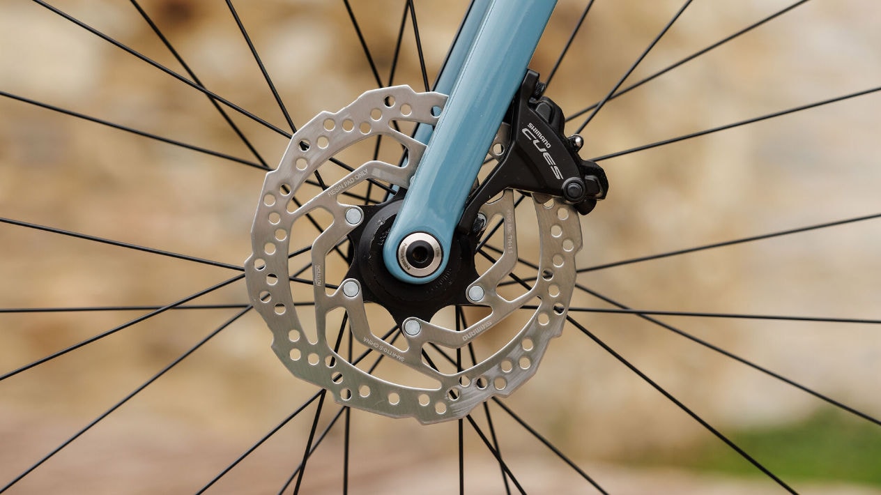 Cube Attain Neuheiten Modelle 2027 im Vergleich Pro surfblue´n´black Detailbild Speichen