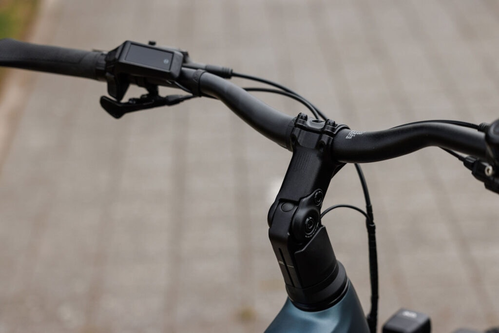 Cube Nuride Hybrid 2027 Modelle Neuheiten im Vergleich Pro 800 deepteal´n´blue Detailbild Lenker
