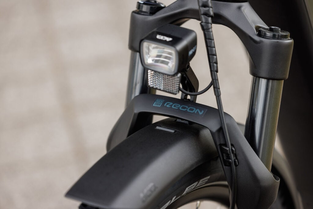 Cube Nuride Hybrid 2027 Modelle Neuheiten im Vergleich Pro 800 deepteal´n´blue Detailbild Gabel Scheinwerfer Licht Schutzblech