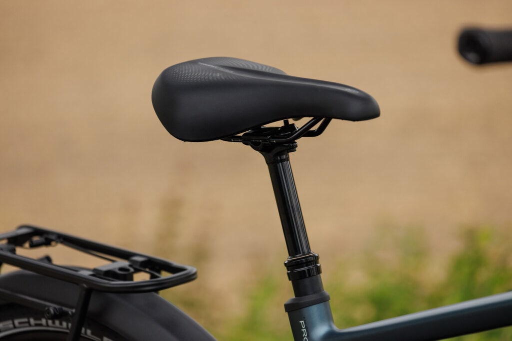 Cube Nuride Hybrid 2027 Modelle Neuheiten im Vergleich Pro 800 deepteal´n´blue Detailbild Sattel