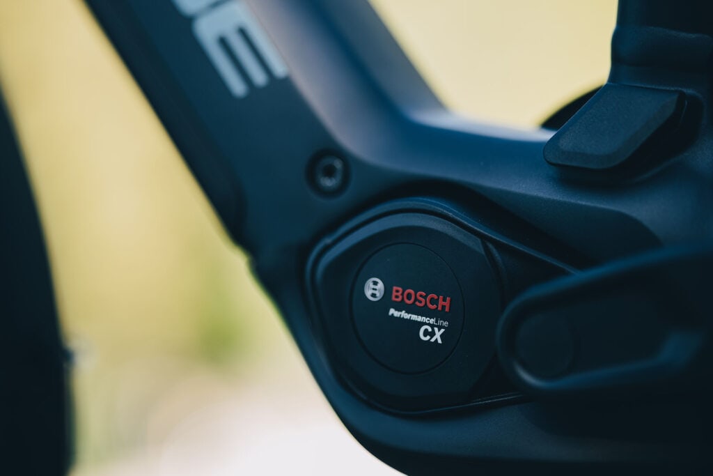 Cube Nuride Hybrid 2027 Modelle Neuheiten im Vergleich EXC 800 coal´n´chrome Detailbild Bosch PerformanceLine CX