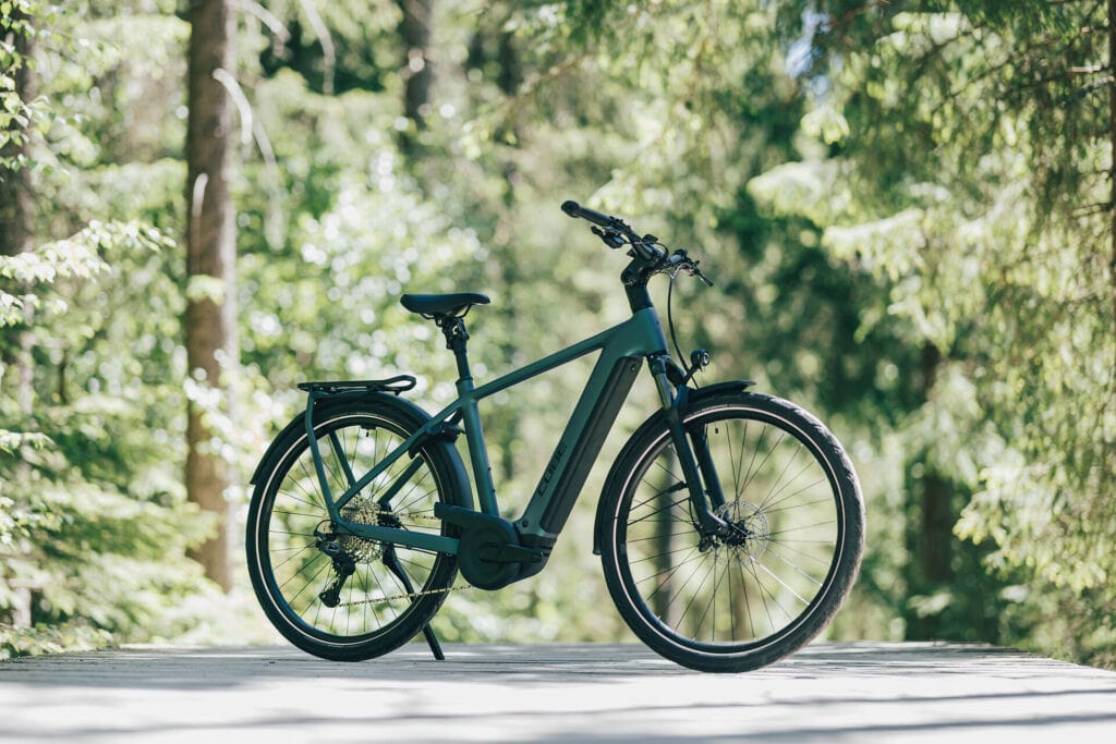 Cube Kathmandu Hybrid 2027 Modelle Neuheiten im Vergleich Pro 800 smaragdgrey´n´black Gesamtansicht Seitenansicht