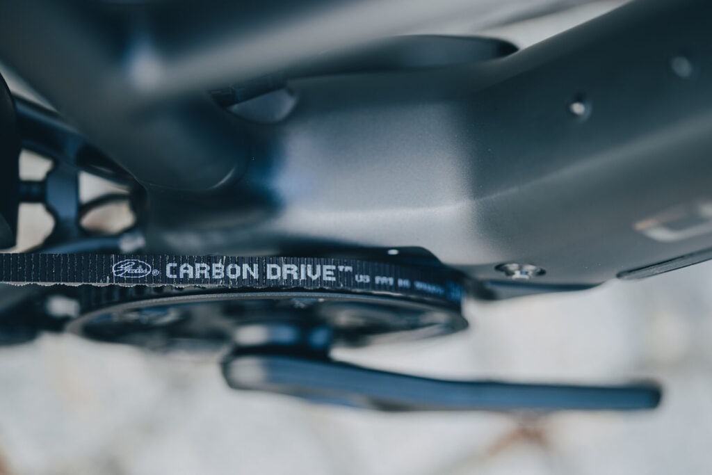 Cube Kathmandu Hybrid 2027 Modelle Neuheiten im Vergleich Deluxe EXC 800 stealthgrey´n´grey Detailbild Carbon Drive