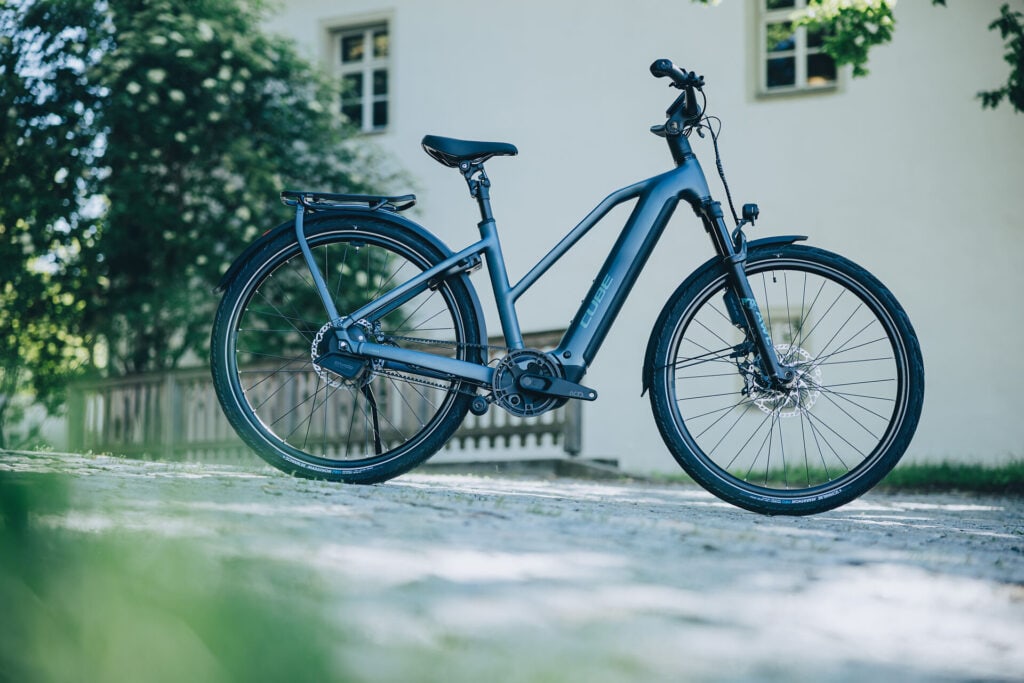 Cube Kathmandu Hybrid 2027 Modelle Neuheiten im Vergleich Deluxe SLX 800 mineralblue´n´blue Gesamtansicht Seitenansicht