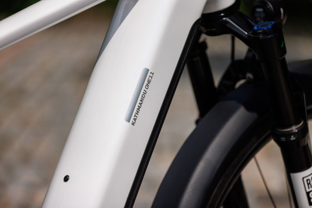 Cube Kathmandu Hybrid 2027 Modelle Neuheiten im Vergleich ONE11 HPC SLX 800 metallicwhite´n´prizm