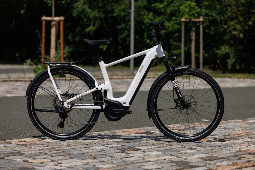 Cube Kathmandu Hybrid 2027 Modelle Neuheiten im Vergleich ONE11 HPC SLX 800 metallicwhite´n´prizm