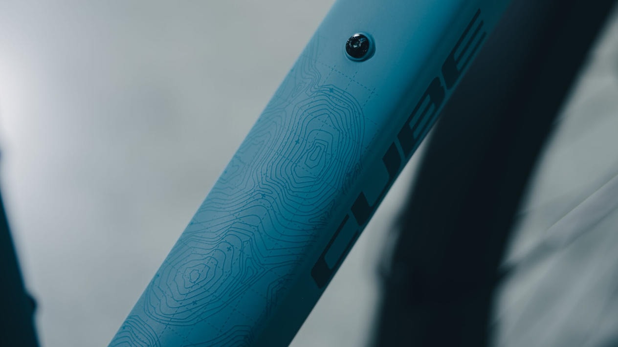 Cube Nature 2027 Modelle Neuheiten im Vergleich Pro FE surfblue´n´blue Detailbild Rahmen