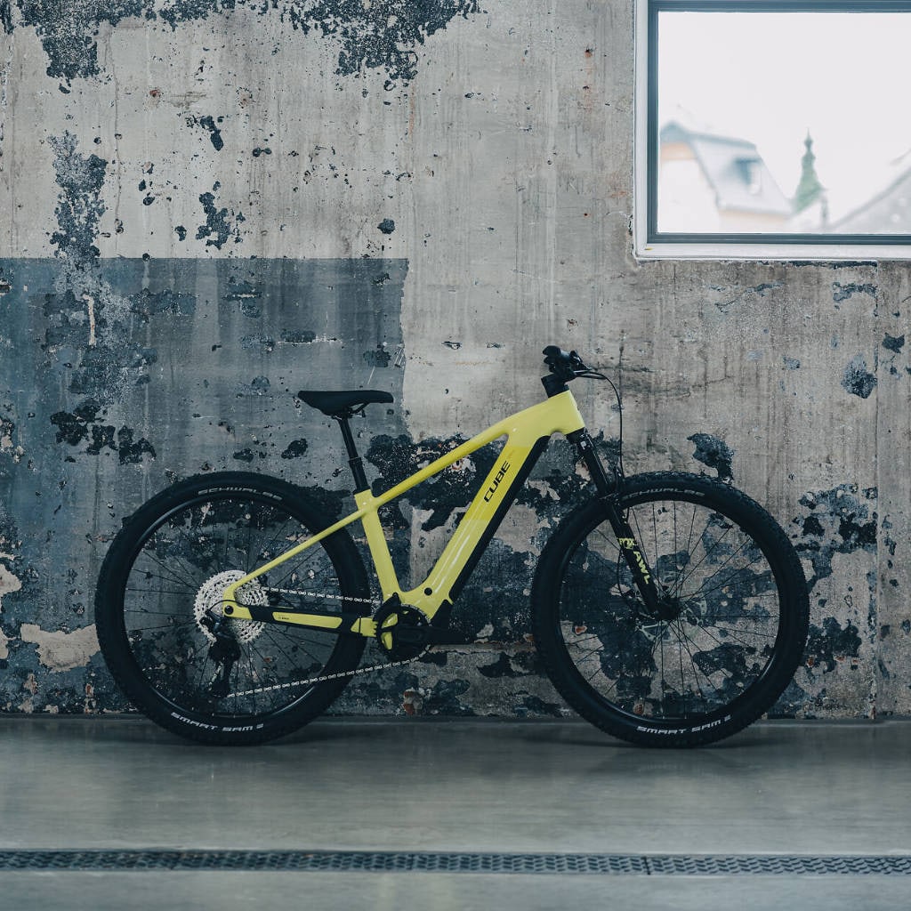 Cube Reaction Hybrid 2027 Modelle Neuheiten im Vergleich Race 800 bananasplit´n´black Gesamtansicht Seitenansicht