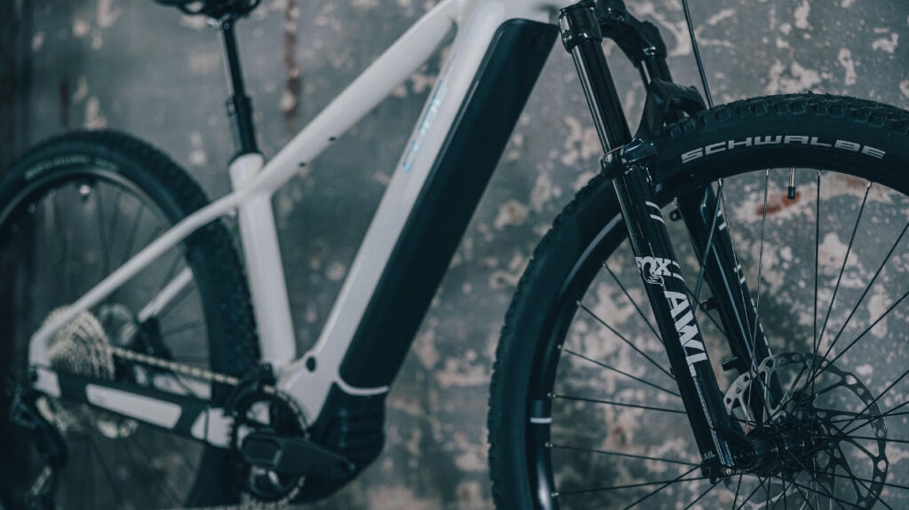 Cube Reaction Hybrid 2027 Modelle Neuheiten im Vergleich Race 800 snow´n´black Nahaufnahme
