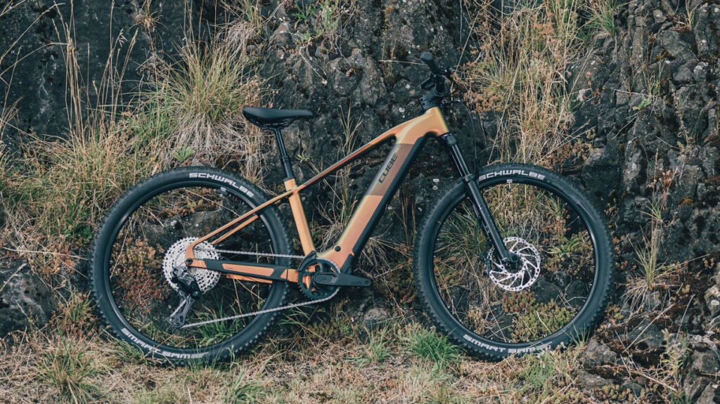 Cube Reaction Hybrid 2027 Modelle Neuheiten im Vergleich SLX 800 autumn´n´black Gesamtansicht Seitenansicht